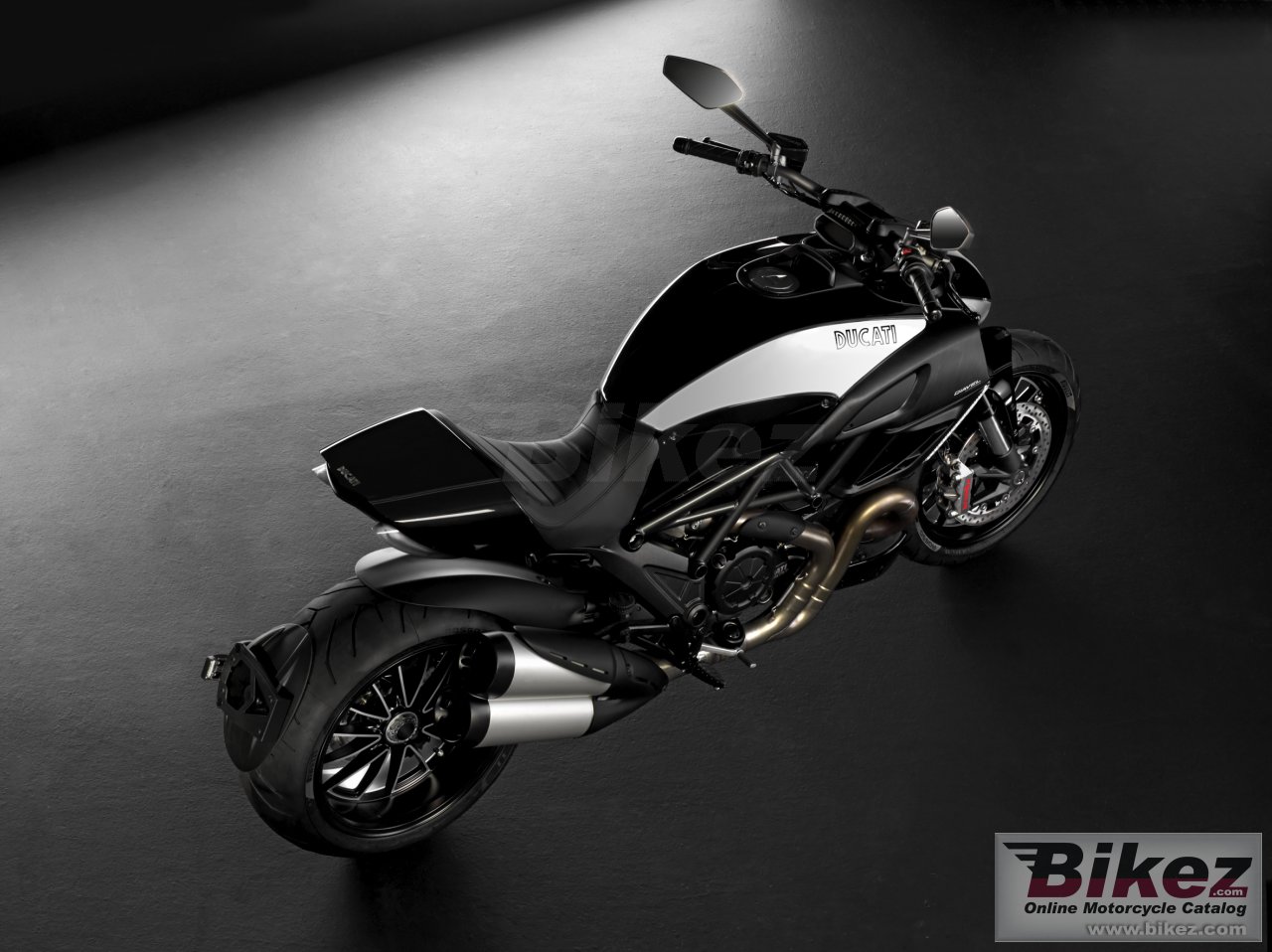 Big Ducati diavel cromo picture and wallpaper from Bikez.com
